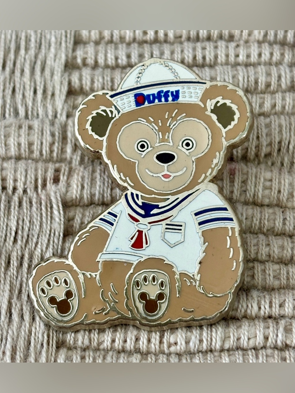 DISNEY 2011 Duffy the Disney Bear Pin